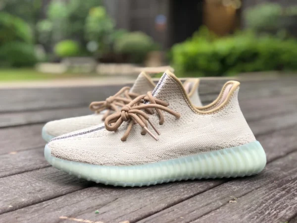 350v2 회색 녹색 비용 효율적인 버전은 0.5-1 사이즈가 너무 작습니다. Adidas Yeezy 350 V2 회색 녹색 코코넛 FZ1268