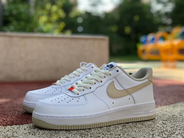 AF1 화이트 브라운 로우 나이키 AirForce1 AF1 화이트 브라운 에어포스 남성 캐주얼 운동화 DZ2771-121