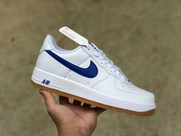 AF1 화이트 앤 블루 로우 나이키 에어 포스 1 로우 레트로 "Since 82" 클래식 캐주얼 스니커즈 화이트 앤 블루 DJ3911-101