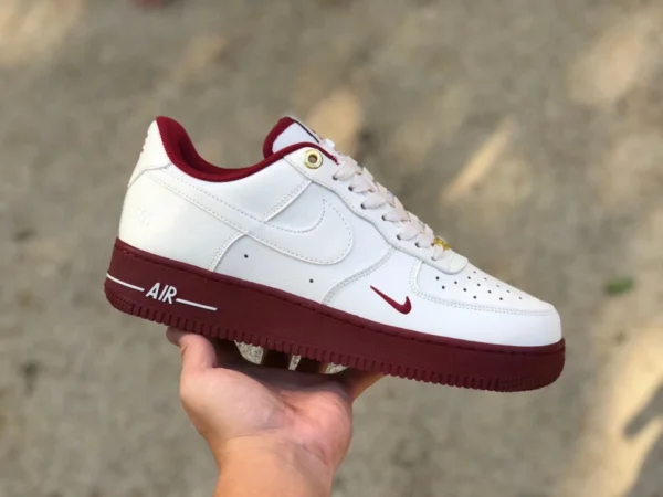 AF1 라이스 화이트 레드 로 나이키 에어포스 1 Nike Air Force AF1 라이스 화이트 레드 40주년 기념 캐주얼 스니커 DQ7582-100