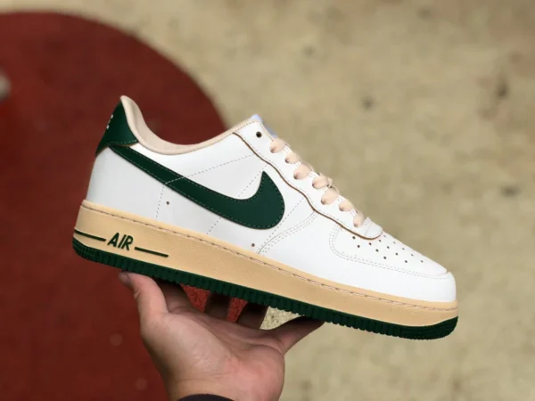 AF1 화이트 앤 그린 올드 로우 나이키 WMNS AIR FORCE 1 '07 Low "Gorge Green" 여성용 화이트 앤 그린 스니커즈 DZ4764-133