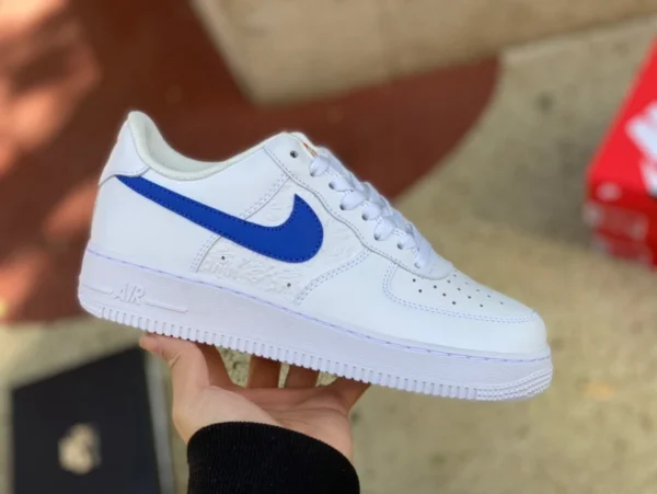 AF1 화이트 앤 블루 로우 Nike Air Force 1 LowAF1 화이트 앤 블루 내마모성 로우탑 스니커즈 FD0667-100