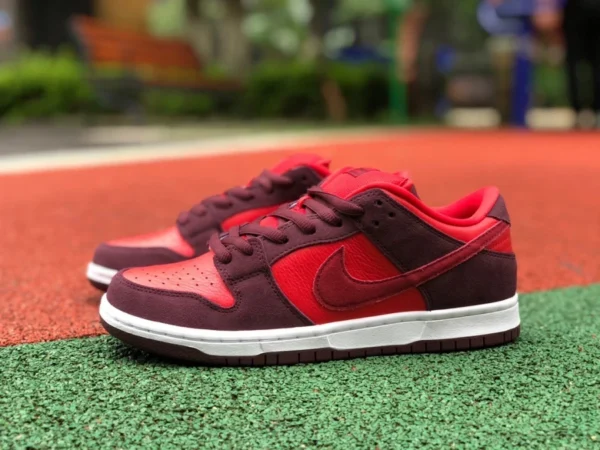 덩크 체리 레드 로우 나이키 SB Dunk Low "Cherry" 체리 레드 스케이트 슈즈 DM0807-600