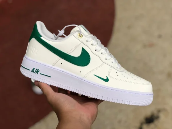 af1 라이스 화이트 그린 더블 훅 로 나이키 에어포스 AF1 SE 40주년 라이스 화이트 그린 나이키 에어포스 1 스니커 DQ7582-101