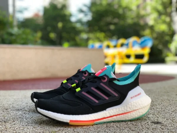 UB22 검정 및 녹색 adidas Uitra Boost 22 내마모성 및 통기성 운동화 검정 및 녹색 GY4516