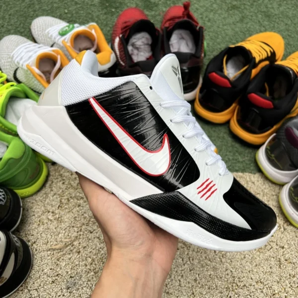 코베 5 흑백 s2 퓨어 오리지날 최고 상품 NIKE KOBE V 코베 제 5세대역흑백 브루스 리 스니커 CD4991-101