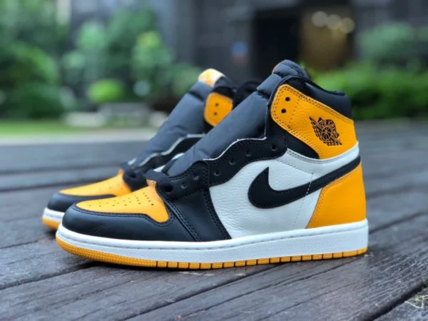 aj1 검정색과 노란색 발가락 Air Jordan 1 High OG "Yellow Toe" aj1 검정색과 노란색 발가락 555088-711