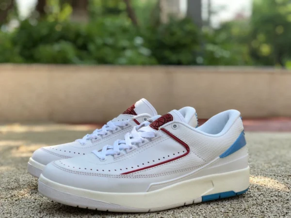 aj2 화이트 블루 레드 로우 타이탄 x Air Jordan 2 Low WMNS 연명