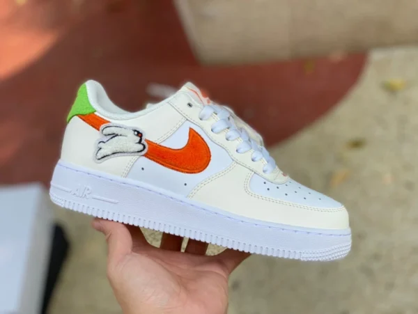 AF1 라이스 화이트 오렌지 토끼의 해 퓨어 오리지날 Nike Air Force 1 Air Force 1 Year of the Rabbit 라이스 화이트 오렌지 플러시 스니커 FD9912-181