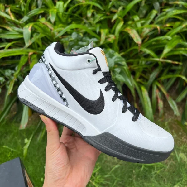 Kobe 4 흰색과 검정색 GIGI s2 순수 오리지널 컴뱃 슈즈 Nike Zoom Kobe 4 "Mambacita" Gigi 내마모성 통기성 로우탑 실용 농구화 FJ9363-100