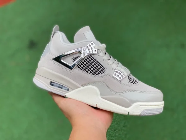 aj4 실버 버클 그레이 컷 순수 원본 여성 모델 실물 사진, 앨범에는 남성 모델 Air Jordan 4 WMNS “Frozen Moments” AQ9129-001 실물 사진도 포함되어 있습니다.