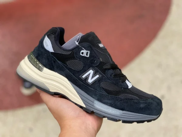 NB992 블랙 앤 그레이 NEW BALANCE 뉴발란스 992 하이엔드 아메리칸 쿠셔닝 레트로 프레지덴셜 러닝화 M992BL