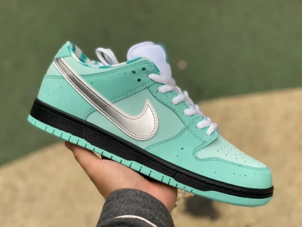 덩크 티파니 조인트 퓨어 오리지널 Tiffany & Co. x Nike Dunk Low 티파니 조인트 스니커즈 로우 탑 BV1310-402