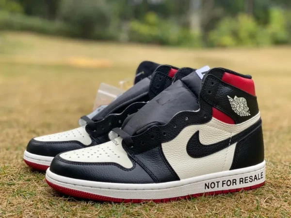 aj1은 검정색과 빨간색 재판매가 금지됩니다 AIR JORDAN 1 NoLs AJ1은 재판매 또는 재판매가 금지됩니다 861428-106-107