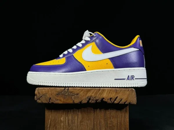 에어포스 AF1 퍼플 골드 레이커스 순정 오리지날 나이키 AIR Force 1 Low 에어포스 1 퍼플 골드 레이커스 FJ1408-500