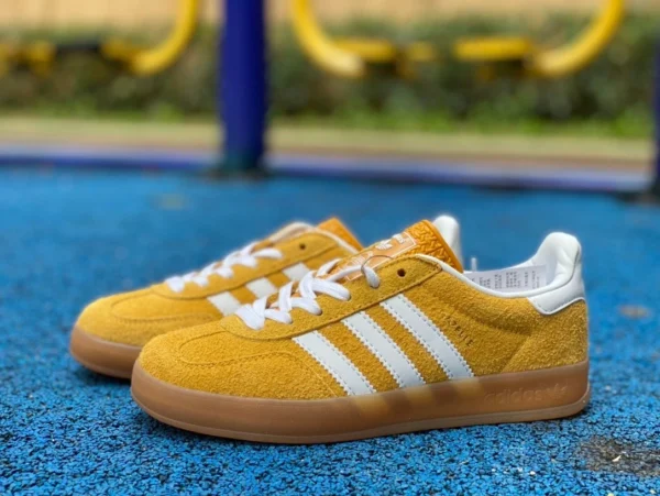 아디다스 트레이닝 흰색과 노란색 채널 순수 오리지널 Adidas Originals Gazelle 흰색과 노란색 복고풍 트렌드 스니커즈 HQ8716