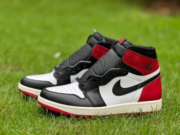 aj1 블랙 토 하이 탑 시그니처 모델 에어 조던 1 하이 OG "Black Toe Reimagined" 라운드 토 편안한 충격 흡수 미끄럼 방지 하이 탑 DZ5485-106